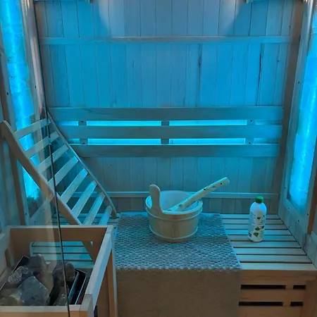 Nyaraló Przystanek Wiezyca, Premium Z Prywatna Sauna